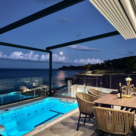 Вилла Blue View - Coastal Elegance With Swim Spa, By Zantewize